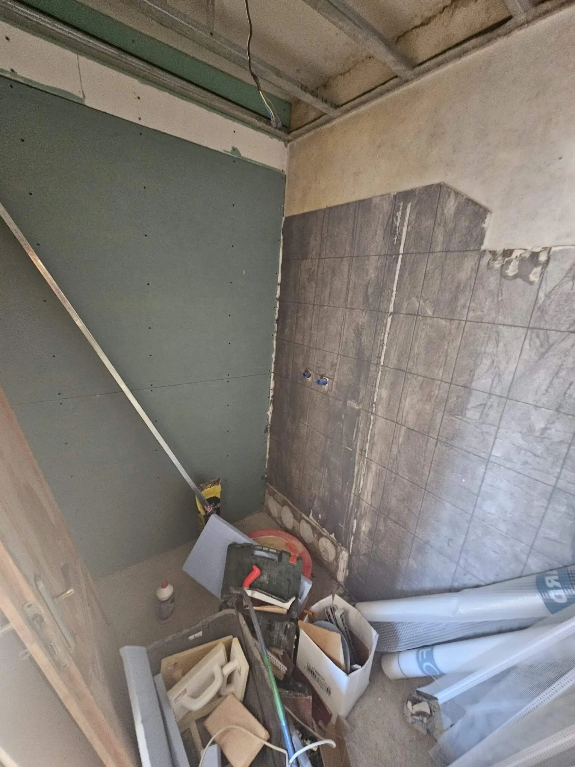 Místnost ani nebyla dokončená